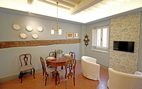 La Casa sulla Piazza: Meubles, Design Intérieur, Mur, Bois, Sol, Plafond, Sol, Table, Éclairage, Pièce