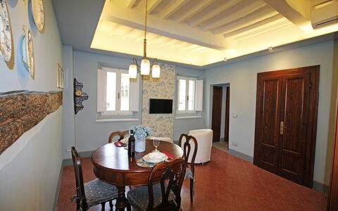 La Casa sulla Piazza: Mur, Design Intérieur, Sol, Bois, Meubles, Plafond, Sol, Luminaire, Éclairage, Pièce