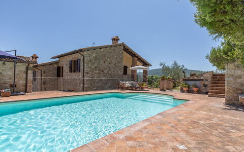 Casale Nido: Piscine, Villa