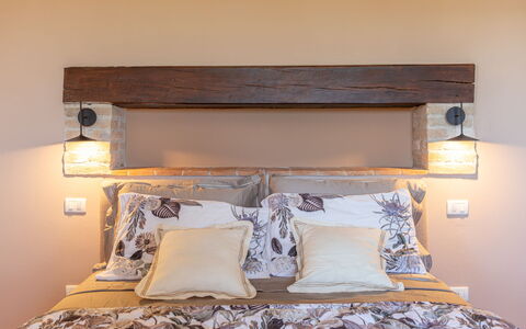 Casale Nido: Lit, Chambre, Literie, Drap De Lit, Meubles, Bois, Linge, Design Intérieur, Textile, Throw Pillow