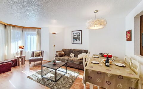 Verte-Rive: Meubles, Design Intérieur, Bois, Plafond, Sol, Sol, Pièce, Éclairage, Domicile, Salon
