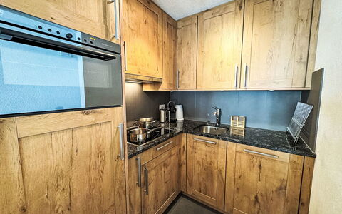 Verte-Rive: Cabinetry, Tache De Bois, Tiroir, Dur, Comptoir, Placard, Contre-Plaqué, Planche, Parquet, Cuisine