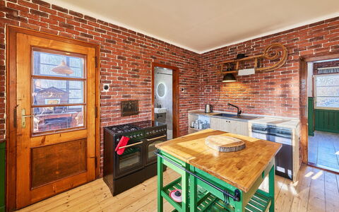 Švýcarka: Mur, Bois, Design Intérieur, Sol, Meubles, Plafond, Cuisine, Brique, Sol, Tache De Bois