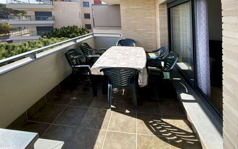 Odisea: Composite, Appartement, Balcon, Mobilier De Jardin, Ombre, Condominium, Chaise, Tableau De Plein Air, Cour, Plante D'Appartement