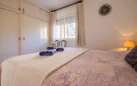 Pompeyo i: Lit, Meubles, Chambre, Design Intérieur, Drap De Lit, Literie, Sol, Bois, Linge, Pièce