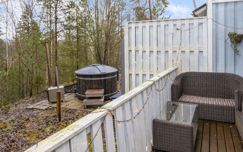 Korpilammenhuvilat 7B: Bois, Composite, Plate-Forme, Porche, Chalet, Balustrade, Clôture, L'Hiver, Dur, Planche