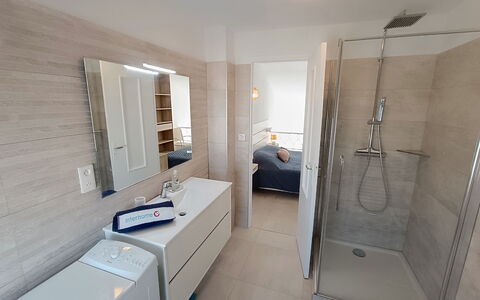 Le Domino: Sol, Sol, Design Intérieur, Luminaire Plomberie, Lavabo, Bois, Évier, Armoire De Toilette, Salle De Bains, Robinet