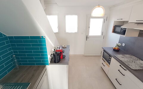 Le Domino: Sol, Cuisine, Design Intérieur, Comptoir, Sol, Principaux Appliance, Cabinetry, Meubles, Pièce, Appareil De Cuisine