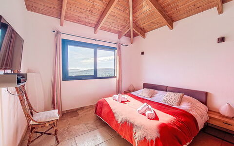 La Dorianzza: Chambre, Lit, Literie, Drap De Lit, Hôtel, Daylighting, Cadre De Lit, Villa