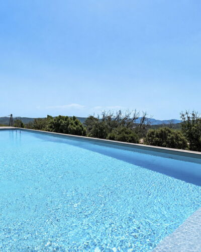 La Dorianzza: Bleu, Piscine, L'Eau, Composite, Recours, Ombre, Caractéristique De L'Eau, Tropiques, Eco Hôtel, Tuile