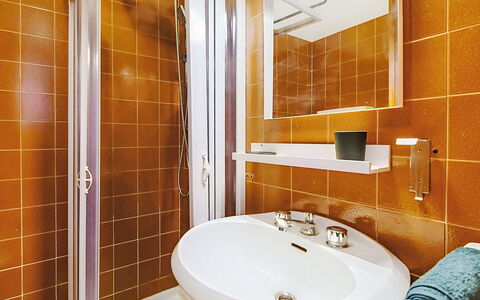 Nevada View: Luminaire Plomberie, Sol, Design Intérieur, Sol, Évier, Lavabo, Salle De Bains, Robinet, Plomberie, Orange