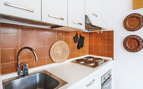 Nevada View: Cuisine, Comptoir, Principaux Appliance, Design Intérieur, Sol, Bois, Luminaire Plomberie, Evier, Appareil De Cuisine, Évier