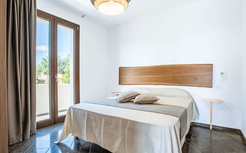 Cleope: Design Intérieur, Bois, Sol, Chambre, Lit, Meubles, Sol, Literie, Plafond, Drap De Lit