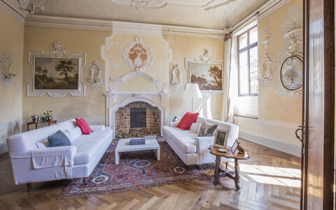 Jasmine Villa: Meubles, Design Intérieur, Sol, Mur, Sol, Canapé, Bois, Plafond, Salon, Éclairage