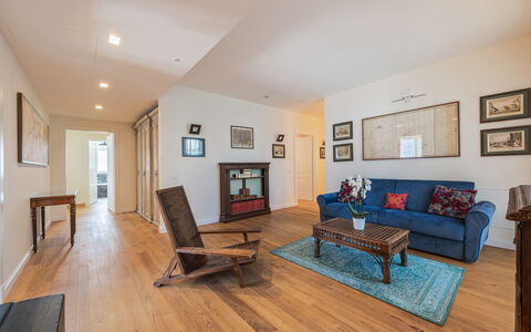 Angela Villa: Meubles, Design Intérieur, Sol, Sol, Canapé, Parquet, Bois, Plafond, Pièce, Salon
