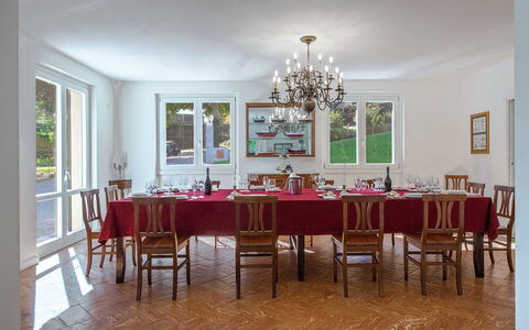 Angela Villa: Meubles, Design Intérieur, Sol, Table, Plafond, Bois, Chaise, Pièce, Sol, Salle À Manger