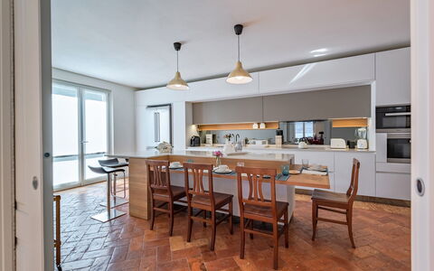 Angela Villa: Meubles, Design Intérieur, Sol, Cuisine, Sol, Comptoir, Bois, Chaise, Plafond, Table Cuisine Et Salle A Manger