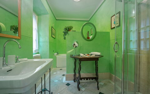Camilla Villa: Design Intérieur, Vert, Mur, Sol, Luminaire Plomberie, Sol, Salle De Bains, Éclairage, Plomberie, Plafond
