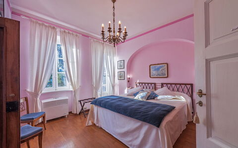 Camilla Villa: Meubles, Design Intérieur, Chambre, Lit, Plafond, Linge, Literie, Pièce, Drap De Lit, Textile