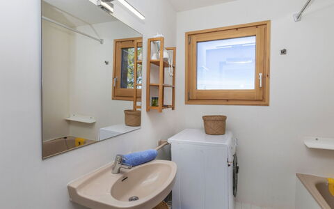 Villa Joan Salvat: Mur, Luminaire Plomberie, Lavabo, Sol, Design Intérieur, Salle De Bains, Évier, Sol, Plafond, Pièce