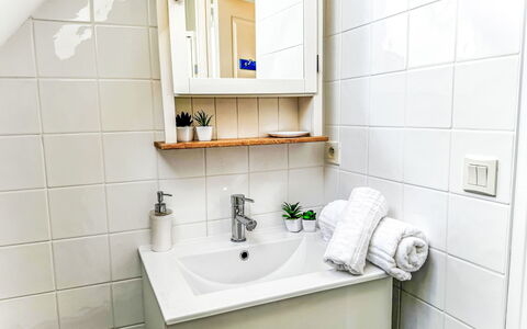 Cancale 615: Salle De Bains, Luminaire Plomberie, Design Intérieur, Lavabo, Sol, Robinet, Évier, Plomberie, Sol