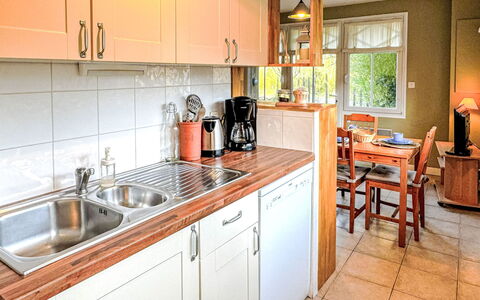 Cancale 615: Cuisine, Comptoir, Appareil De Cuisine, Cabinetry, Evier, Principaux Appliance, Luminaire Plomberie, Bois, Évier, Meubles