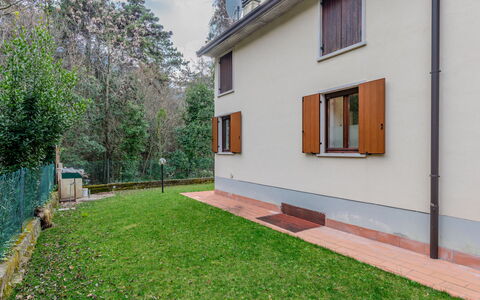 Le Busatte: Domicile, Arrière-Cour, Pelouse, Ombre, Cour, Siding, Daylighting, Balcon