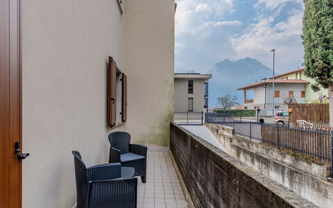 Le Busatte: Appartement, Balcon, Daylighting, Balustrade, Plâtre, Clôture