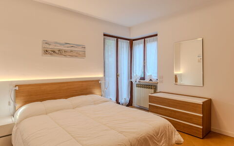 Le Busatte: Lit, Design Intérieur, Chambre, Bois, Meubles, Drap De Lit, Sol, Plafond, Literie, Sol