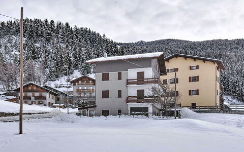 San Pietro Mountain Flat: Meubles, Ombre, Porche, Chaise, Mobilier De Jardin, Structure En Plein Air, Eco Hôtel, Balcon, Pergola, Plate-Forme