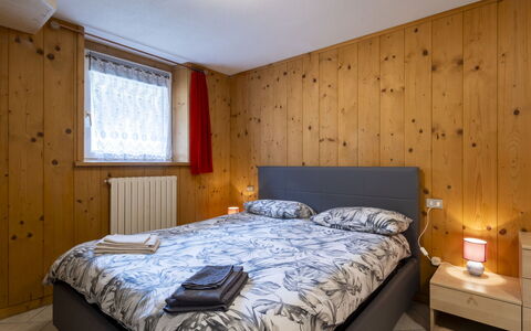 San Pietro Mountain Flat: Meubles, Design Intérieur, Bois, Lit, Chambre, Plafond, Pièce, Sol, Sol, Éclairage