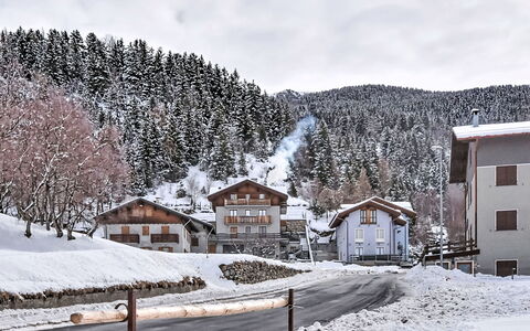 San Pietro Mountain Flat: Meubles, Ombre, Porche, Chaise, Mobilier De Jardin, Structure En Plein Air, Eco Hôtel, Balcon, Pergola, Plate-Forme