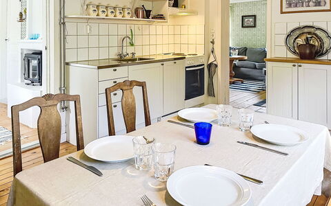 Torpet i Småland: Meubles, Design Intérieur, Sol, Sol, Bois, Salle À Manger, Table Cuisine Et Salle A Manger, Chaise, Plafond, Table