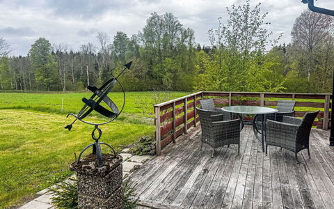 Långerud: Meubles, Ombre, Porche, Chaise, Mobilier De Jardin, Structure En Plein Air, Eco Hôtel, Balcon, Pergola, Plate-Forme