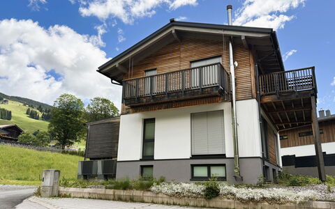 Pantera - Ski in Ski Out: Bâtiment, Maison, Zone Résidentielle, Façade, Toit, Domicile, Architecture, Chalet, Siding, Porche