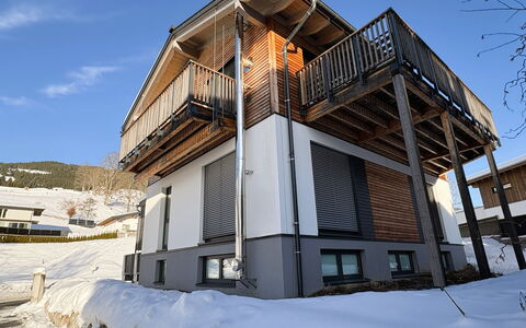 Pantera - Ski in Ski Out: Bois, Maison, Toit, Architecture, Domicile, Zone Résidentielle, Chalet, Balcon, Porche, Pente