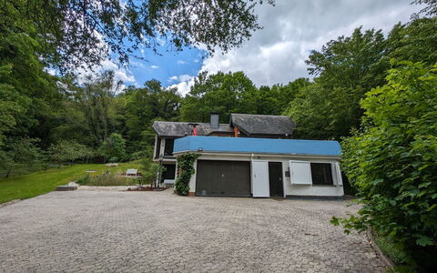 Villa 111 an der Loreley: Arbre, Domicile, Maison, Chalet, Toit, Zone Rurale, Village, Allée, Batiments Jardin, Biens