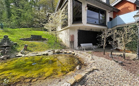 Villa 111 an der Loreley: Domicile, Maison, Arbuste, Toit, Chalet, Jardin, Biens, Aménagement Paysager, Cour, Arrière-Cour