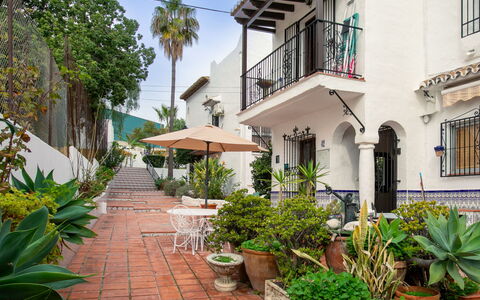 Nerja Beach Center: Pot De Fleur, Balcon, Porte, Plante D'Appartement, Hacienda, Cour