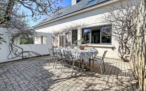 Kervourden: Domicile, Zone Résidentielle, Maison, Porte, Biens, Ombre, Chalet, Chaise, Jardin, Béton