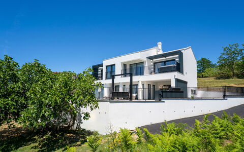 Loparia: Ciel, Bleu, Zone Résidentielle, Domicile, Biens, Manoir, Villa, Clôture