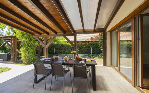 Petka: Bois, Meubles, Mobilier De Jardin, Design Intérieur, Sol, Chaise, Ombre, Plafond, Faisceau, Porche