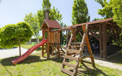 Petka: Toboggan, Équipement Extérieur Play, Bois, Terrain De Jeux, Chute, Balançoire, Loisir, Jardin, Ombre, Parc