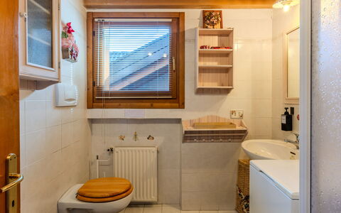 Fresia: Bois, Sol, Design Intérieur, Luminaire Plomberie, Sol, Évier, Pièce, Robinet, Salle De Bains, Domicile
