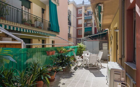 Elide: Appartement, Balcon, Pot De Fleur, Plante D'Appartement