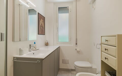 Elide: Lavabo, Sol, Salle De Bains, Luminaire Plomberie, Design Intérieur, Sol, Mur, Évier, Armoire De Toilette, Robinet