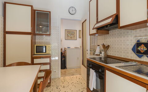 Elide: Sol, Bois, Sol, Design Intérieur, Cuisine, Comptoir, Meubles, Principaux Appliance, Pièce, Cabinetry
