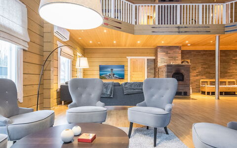 Villa Ulperi: Meubles, Design Intérieur, Sol, Sol, Bois, Canapé, Salon, Plafond, Parquet, Chaise