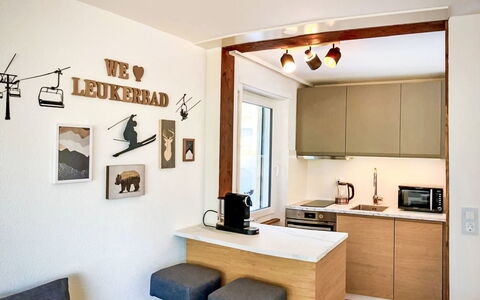 Leukerbad 780: Meubles, Design Intérieur, Mur, Cuisine, Bois, Comptoir, Sol, Plafond, Cabinetry, Pièce
