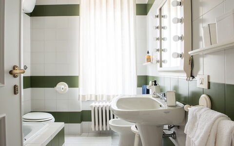 Villa El Olivar: Design Intérieur, Salle De Bains, Sol, Luminaire Plomberie, Lavabo, Toilette, Sol, Évier, Siège De Toilette, Plomberie